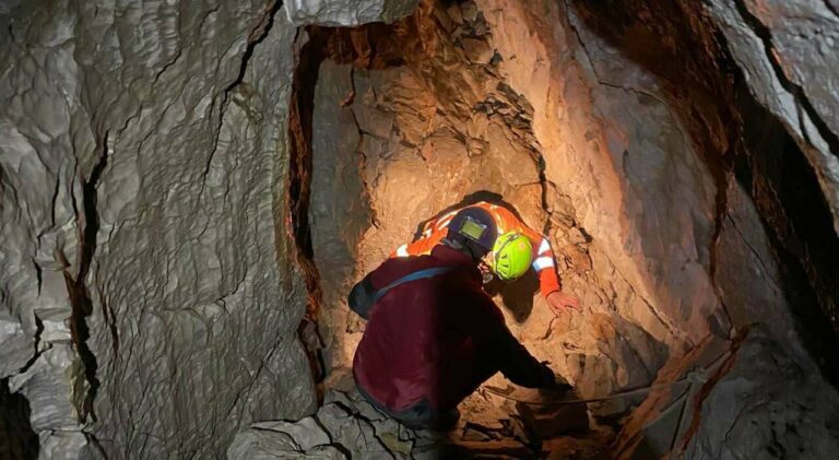 Recuperata la speleologa ferita in una grotta a 130 metri di profondità nel Salernitano