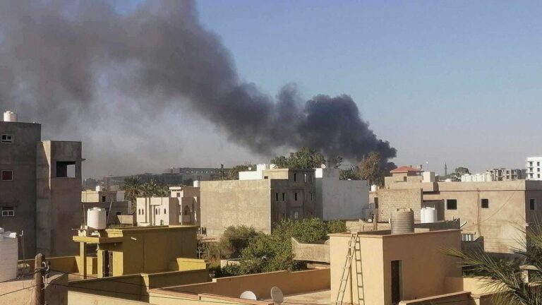 Libia, scontri tra fazioni armate a Tripoli: 27 morti e un centinaio di feriti. Onu: “C’è preoccupazione per la sicurezza dei civili”
