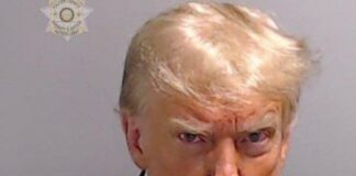 Trump arrestato e subito rilasciato: “Non ho fatto nulla di sbagliato. Giorno molto triste per l’America”