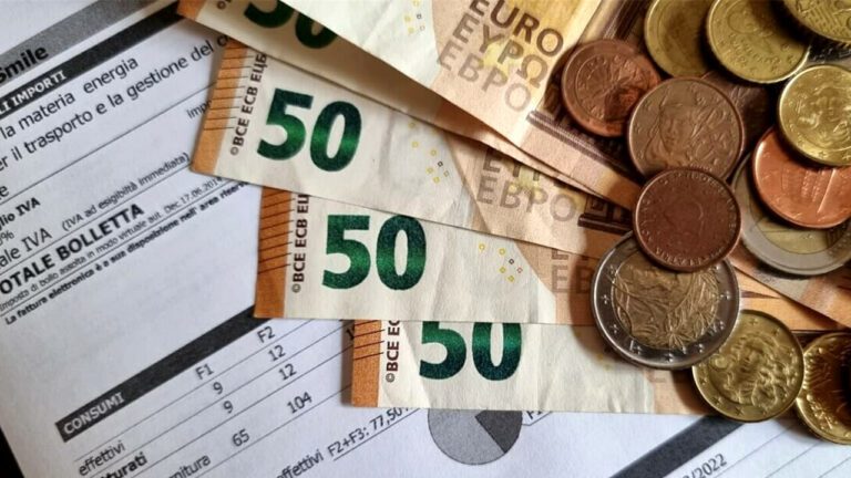 Famiglie, stangata in 4 anni su luce e gas: bollette raddoppiate