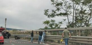 Trieste, cadavere bendato e con i piedi legati appeso al guardrail: scoperto da alcuni tecnici Anas