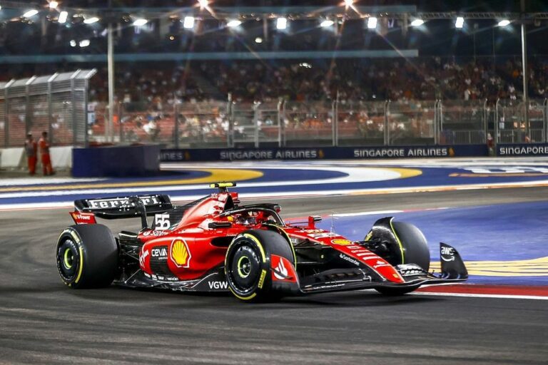 F1 GP Singapore, capolavoro Sainz: è il primo successo Ferrari nel 2023