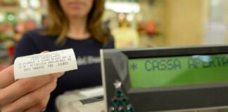 Bozza del decreto energia, sanatoria per i commercianti: sconto sulle multe per scontrini e fatture non in regola