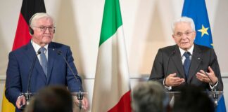 Migranti, Mattarella e Steinmeier al centro d’accoglienza di Piazza Armerina: “Le regole di Dublino sono preistoria”
