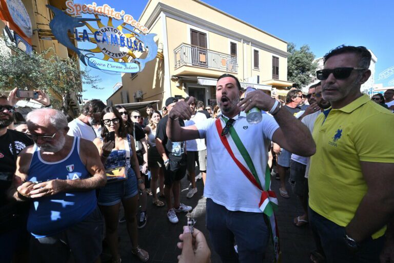 Proteste contro ipotesi tendopoli a Lampedusa, von der Leyen e Meloni domani sull’isola