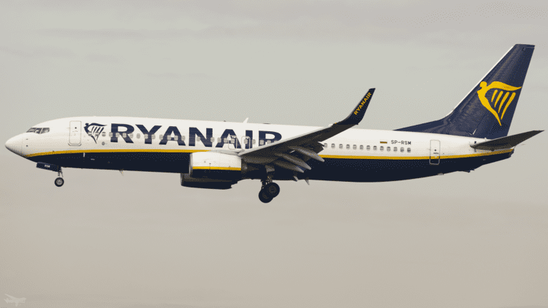 Ryanair attacca il decreto prezzi: “E’ basato su dati spazzatura”. Urso replica: “L’Italia non si fa ricattare”