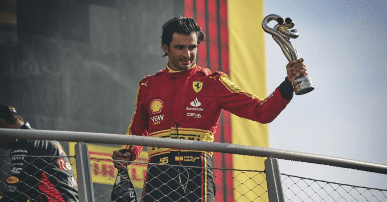 Ferrari, Carlos Sainz rapinato dell’orologio a Milano: prese tre persone inseguite dal pilota e da alcuni passanti