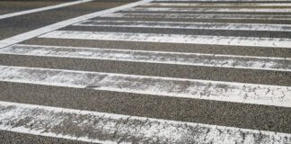 Travolta e uccisa mentre attraversa sulle strisce nel Milanese, 68enne morta sul colpo