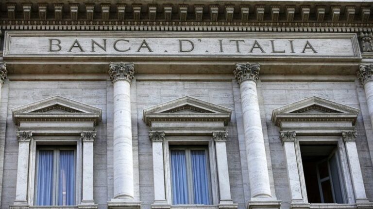 Bankitalia: “Debito crea vulnerabilità, riduce spazi per fronteggiare eventuali shock. Con riforma Irpef reddito famiglie salirà dell’1,5% nel 2024”