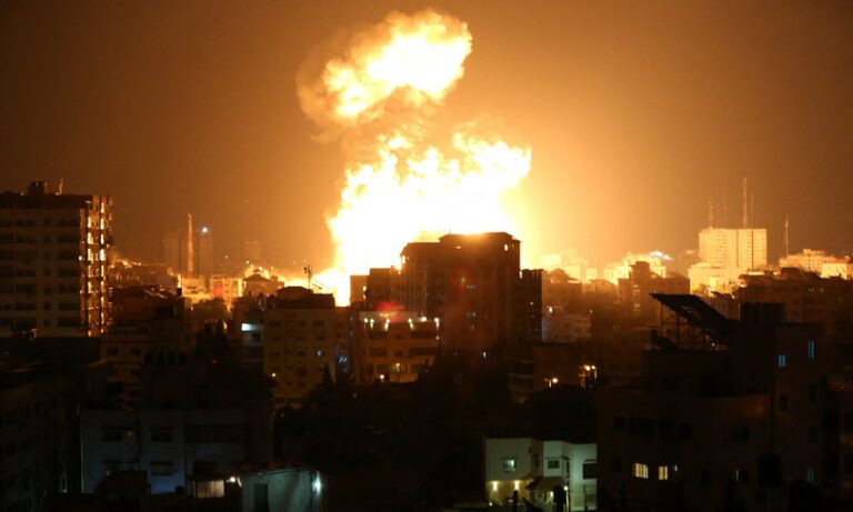 Guerra Israele: ospedale bombardato a Gaza, centinaia di morti. Razzi da Gaza dopo la partenza di Biden