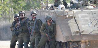 Camion si schianta contro fermata bus vicino a Tel Aviv: decine di feriti. Nuovo appello del Papa: “Basta bambini massacrati”