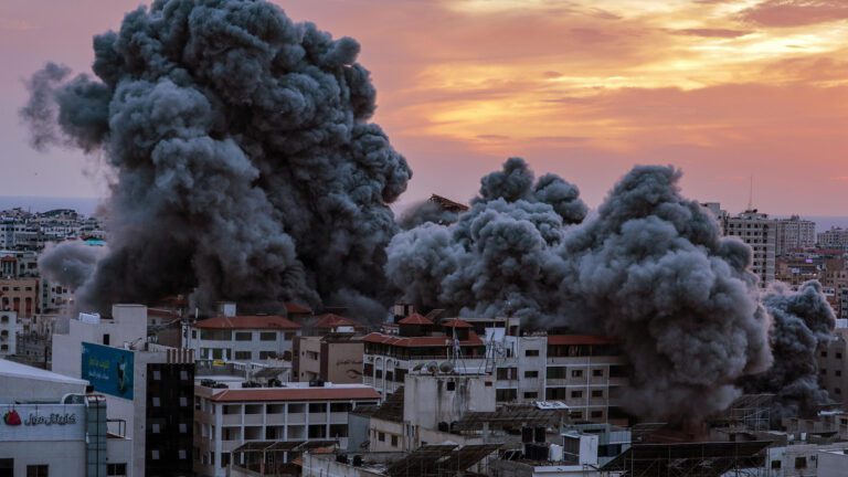 Guerra in Medio Oriente, nove morti in raid di Israele vicino Rafah: contatti Blinken-Qatar