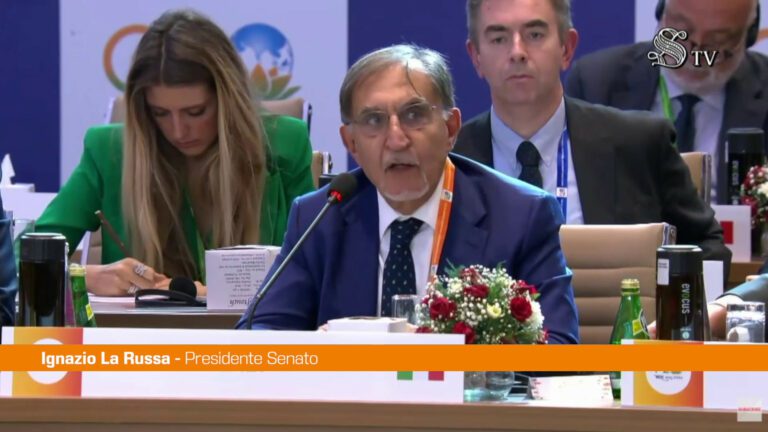 VIDEO P20 in India, La Russa contro la speaker di Mosca: “Inaccettabile negare l’aggressione”