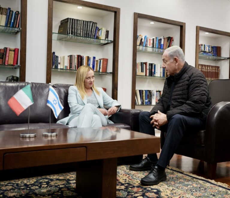 Meloni a Tel Aviv incontra Netanyahu: “Combattere antisemitismo oggi come ieri”