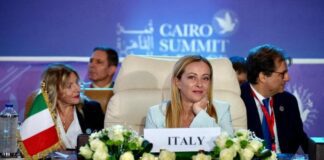Meloni al Cairo per il summit internazionale per la pace, al Sisi ai leader: “Tutti bersaglio di Hamas, no ad una guerra di civiltà”