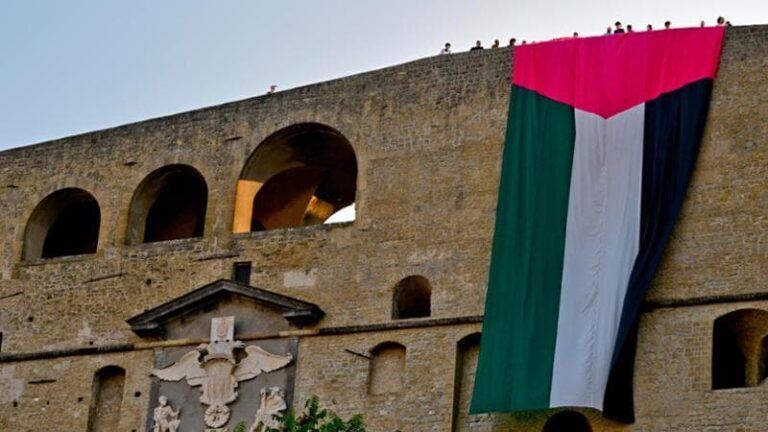 Napoli, centinaia al corteo per la Palestina: fino in prefettura, dove consegneranno un documento