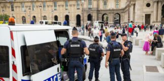 Parigi, tre persone accoltellate in stazione: arrestato