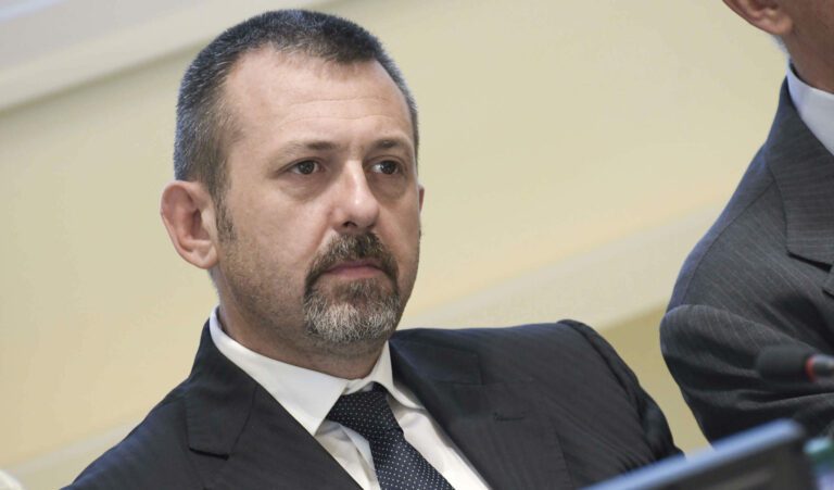 Caso Cospito, processo a Delmastro: quattro parlamentari Pd ammessi come parte civile
