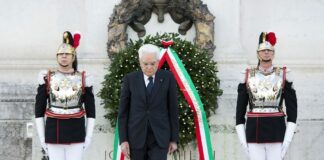 Giorno Unità nazionale e festa Forze armate, Mattarella depone una corona di alloro