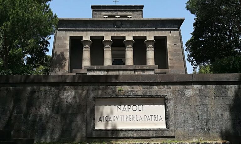 Napoli, il sindaco Manfredi e il prefetto Palomba omaggiano i caduti nel mausoleo di Posillipo