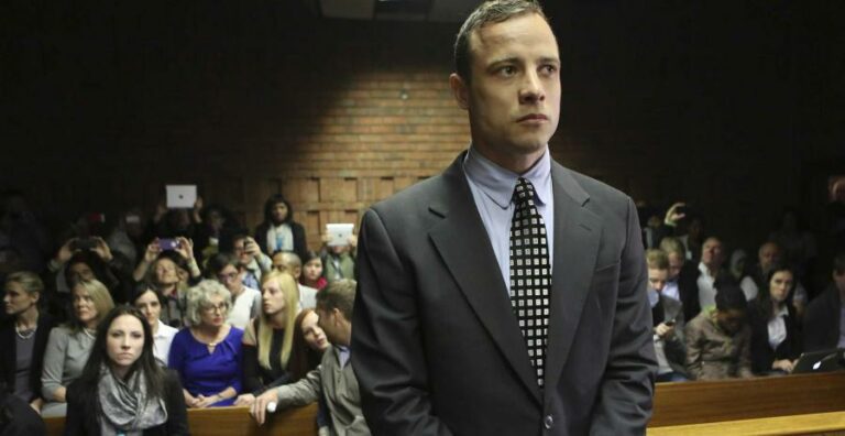 Oscar Pistorius ottiene la libertà condizionata, uscirà dal carcere a gennaio: uccise la fidanzata dieci anni fa