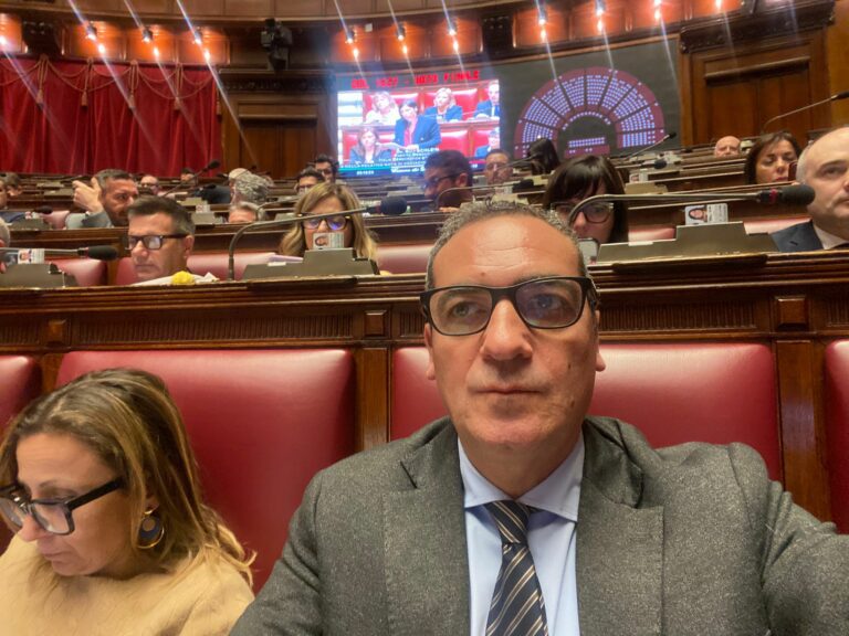 Cerreto (FdI) contro De Luca: “Un governatore che invoca la lotta armata deve dimettersi, il Pd intervenga”