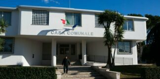 Bomba molotov contro il Comune di Cellole, prefetto dispone vigilanza forze dell’ordine presso l’abitazione del sindaco