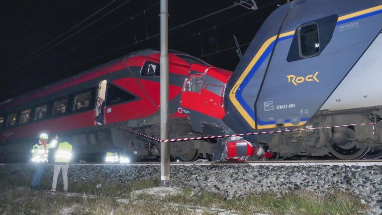 Tamponamento tra due treni nel Ravennate, 17 feriti lievi: ripresa la circolazione