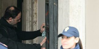 Imbrattato portone di Palazzo Chigi con vernice rossa, denunciato 25enne
