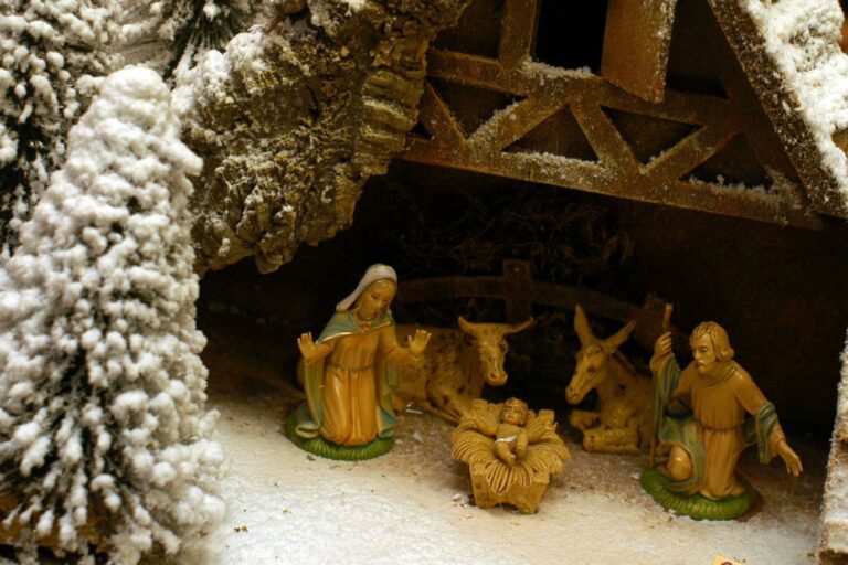 Presepe a scuola, la proposta di FdI al Senato: “Vietato impedire allestimenti per Natale o recite a Pasqua”