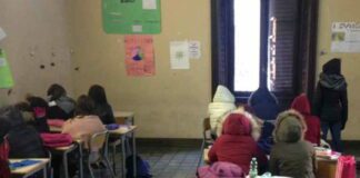 Orta di Atella, alunni a scuola nel gelo: Santillo e Lamberti a braccia conserte. E il cimitero al buio da un mese