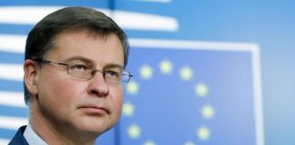 Dombrovskis avverte Italia su manovra, ma poi l’Ue rettifica: “Nell’intervista c’è stato un errore di traduzione”