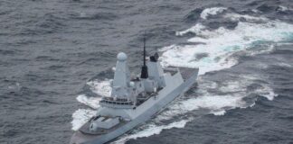 Mar Rosso, cargo greco colpito da un missile. Operazione dei Navy Seals, sequestrati missili diretti a Houthi