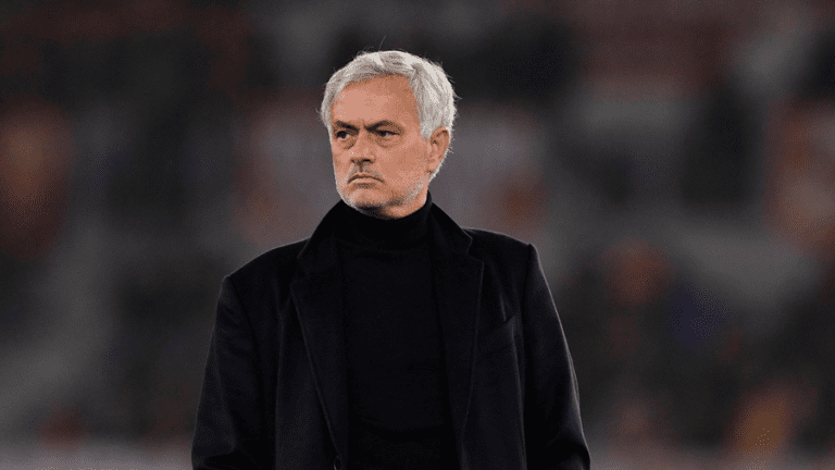 Esonerato José Mourinho: “Necessario un cambiamento immediato”. De Rossi è il nuovo allenatore