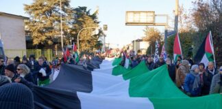 Corteo pro Palestina, Roma blindata con 1.500 agenti in piazza. I promotori: “Al fianco di palestinesi e libanesi”