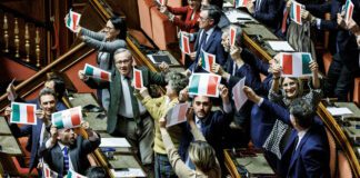 Autonomia differenziata, arriva il primo sì dal Senato: protesta delle opposizioni con l’Inno di Mameli e tricolore