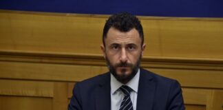 Caso Pozzolo, Ris di Parma: “Impronte di tre persone sulla pistola del deputato”