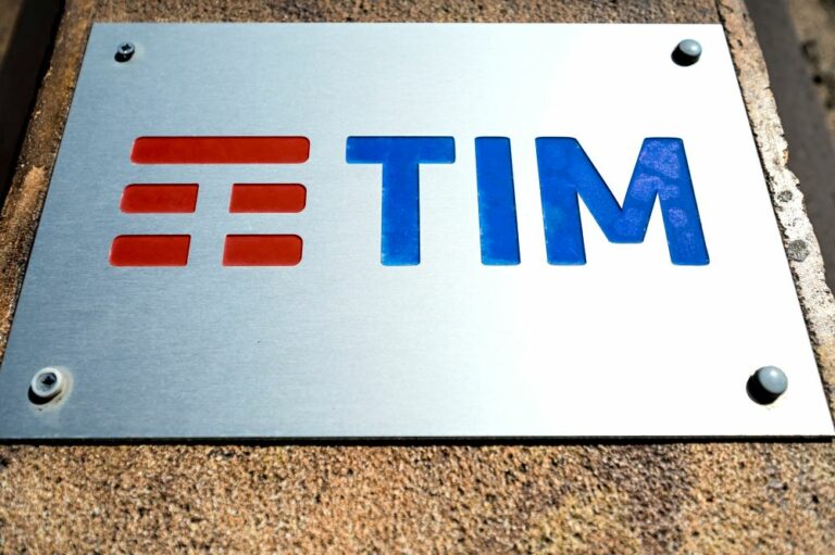 Tim, ok del Governo alla cessione della rete a Kkr