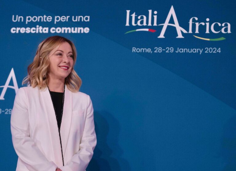 Vertice Italia-Africa, Meloni lancia il Piano Mattei: “Parte da 5,5 miliardi”