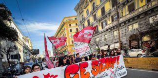Corteo studenti a Napoli: “Vogliamo scuole sicure”