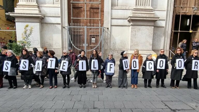 Napoli in piazza contro le guerre: “Cessate il fuoco”