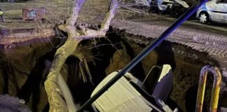 Voragine a Napoli, domani sopralluogo tecnico per fare luce sulle cause dello smottamento