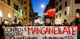 Studenti in piazza contro i manganelli a Roma: “Piantedosi dimettiti”
