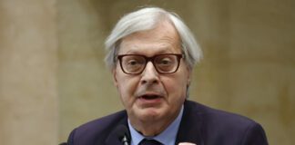 Caso Sgarbi, opposizioni chiedono a Sangiuliano di riferire in Parlamento: Meloni prende tempo