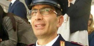 Folla e commozione ai funerali del poliziotto eroe Nicola Barbato, capo della Polizia: “Tuo esempio camminerà su nostre gambe”
