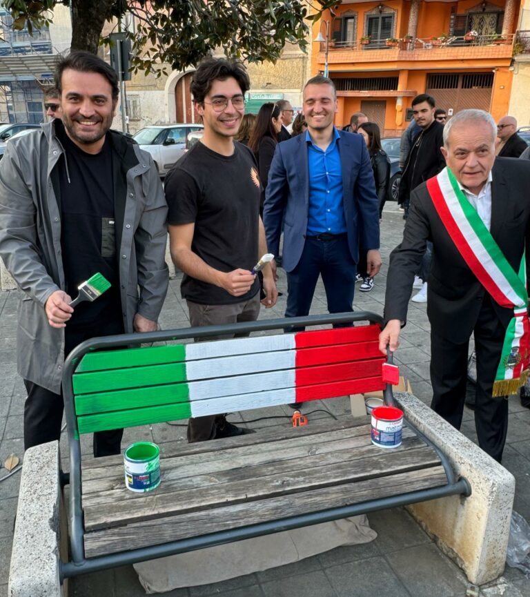 Cangiano (FdI): “A Casal di Principe una Panchina Tricolore per ricordare la nostra storia e chi è morto per difenderla”