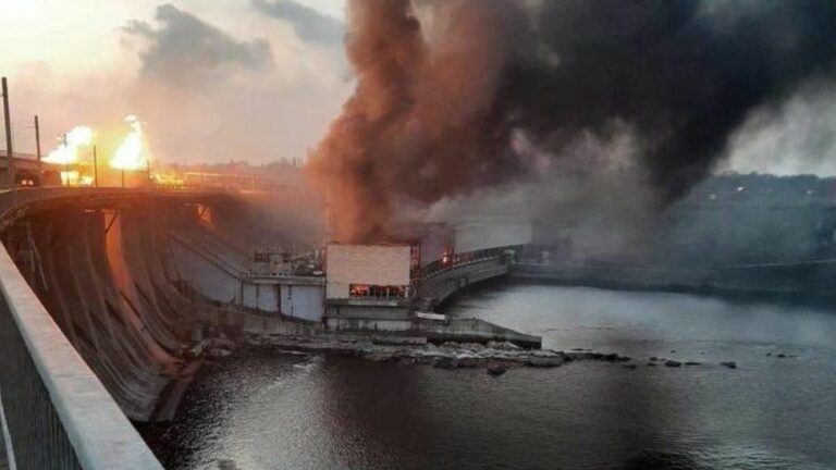 Guerra Russia-Ucraina, raid russo contro sistemi energetici: senza luce milioni di persone. Kiev: “Attacco senza precedenti”