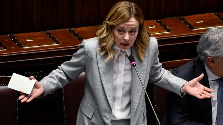 Meloni minimizza su Salvini e attacca il Pd, insorgono le opposizioni: clima rovente alla Camera