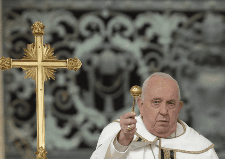 Messa di Pasqua, Papa Francesco: “Fermare i venti di guerra su Europa e Mediterraneo”