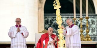 Papa Francesco svela come sarà il suo funerale: “Sarò nella bara, niente catafalco”